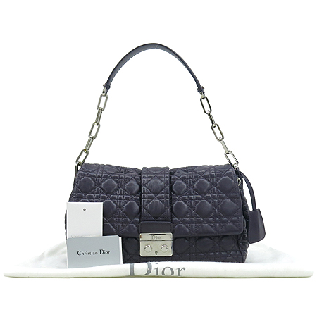 ���  �����