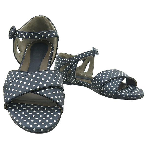 ������  ����