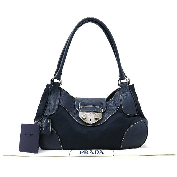 �����  �����