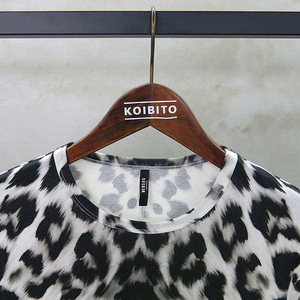 Versace(������ü) ȣ�� ���� ������ Ƽ [���빮��] �̹���2 - ���̺��� �߰���ǰ