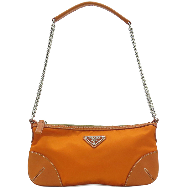 �����  �����