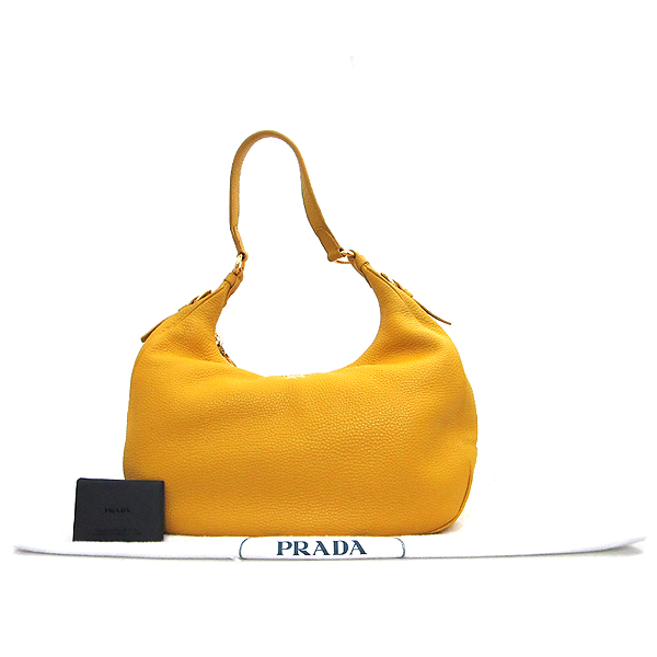 �����  �����