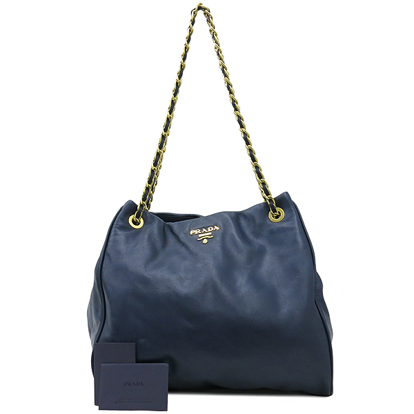 �����  �����