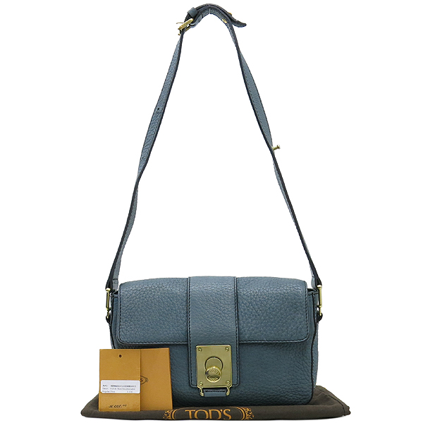 ����  �����