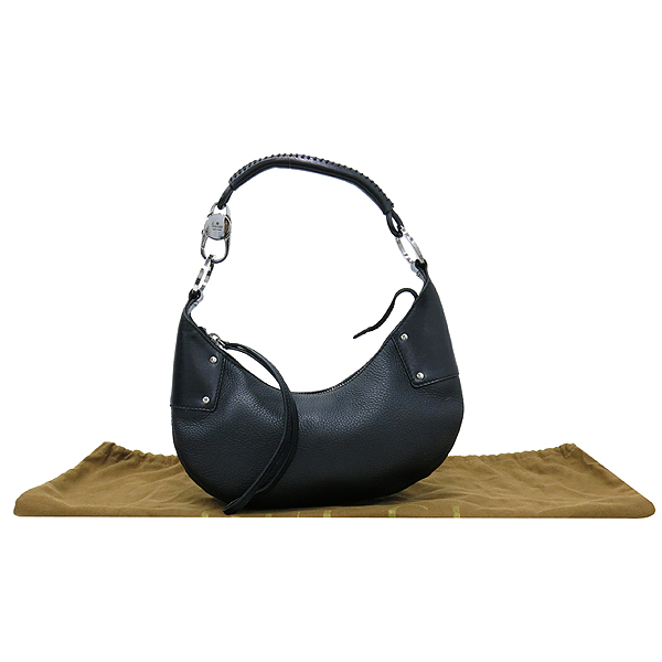 ����  �����