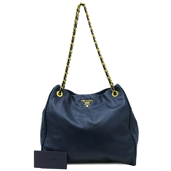 �����  �����