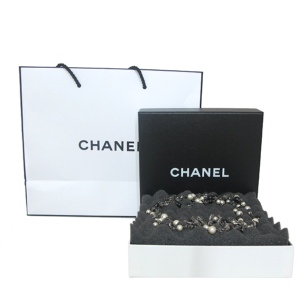 ����  �����