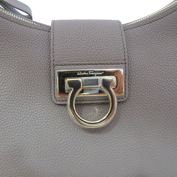 Ferragamo(��󰡸�) EZ-21 E654 �Ĵϻ� �̵�� ȣ�� ����� [��õ ������] �̹���4 - ���̺��� �߰���ǰ