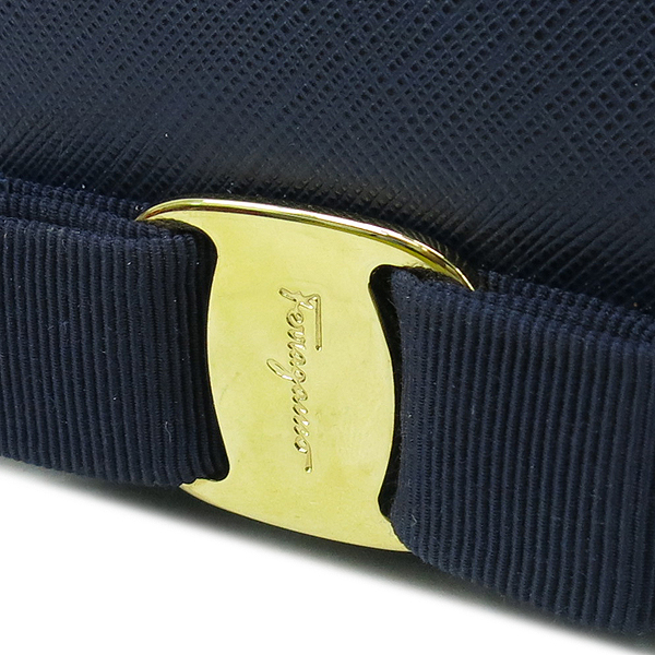 Ferragamo(��󰡸�) 22 B850 ���̺� ���ǾƳ� ���� �ٶ���� �̴� �÷� ü�� ũ�ν��� �̹���4 - ���̺��� �߰���ǰ