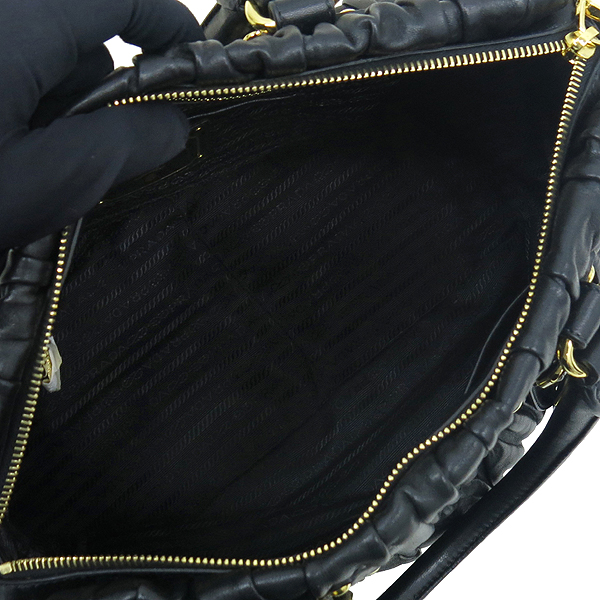 Prada(�����) BN1336 NAPPA GAUFRE NERO ����Ų ���� ������ ����ΰ� ��Ʈ�� + �����Ʈ�� 2WAY �̹���6 - ���̺��� �߰���ǰ