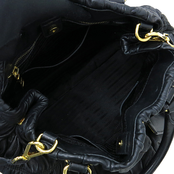 Prada(�����) BN1789 NAPPA GAUFRE NERO ����Ų ���� ������ ��Ʈ�� + �����Ʈ�� 2WAY �̹���7 - ���̺��� �߰���ǰ