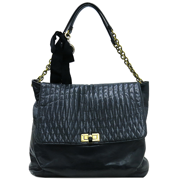 ����  �����