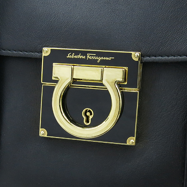 Ferragamo(��󰡸�) 21 D941 ��ġ�� �ΰ� ��� ���� ���� ��Ʈ�� �̹���4 - ���̺��� �߰���ǰ