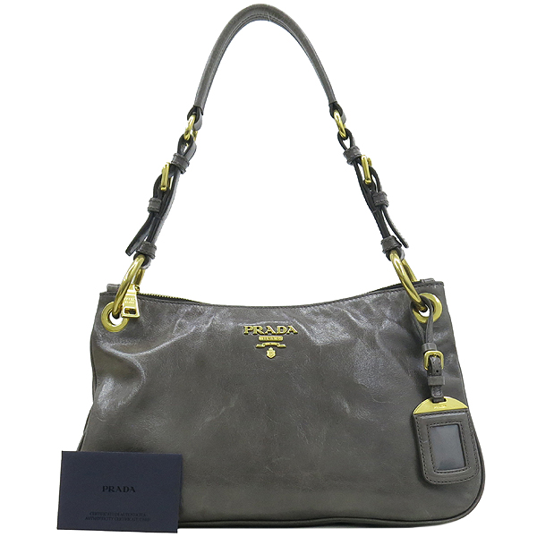 �����  �����