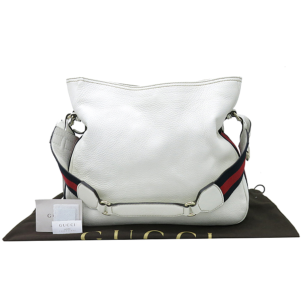 ����  �����