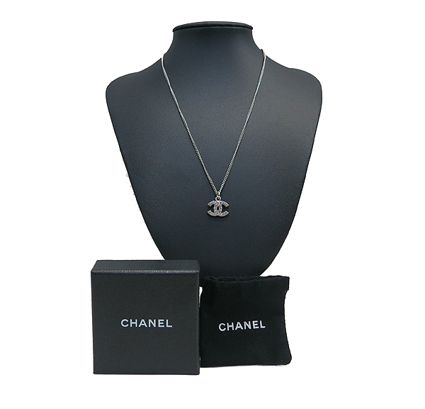 ����  �����