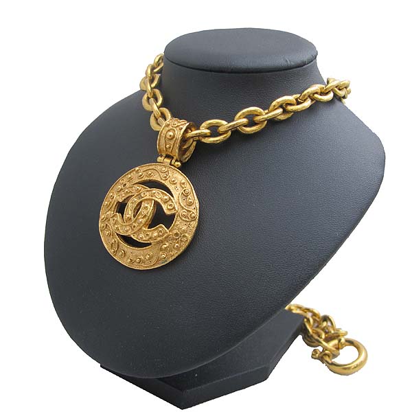 ����  �����