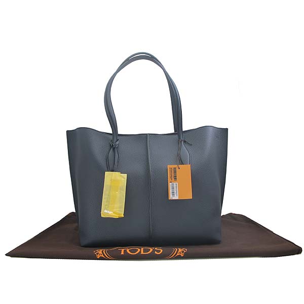 ����  �����