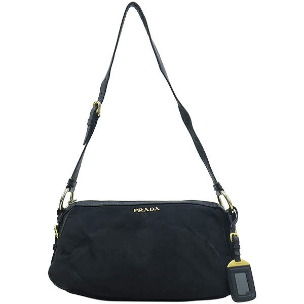 �����  �����