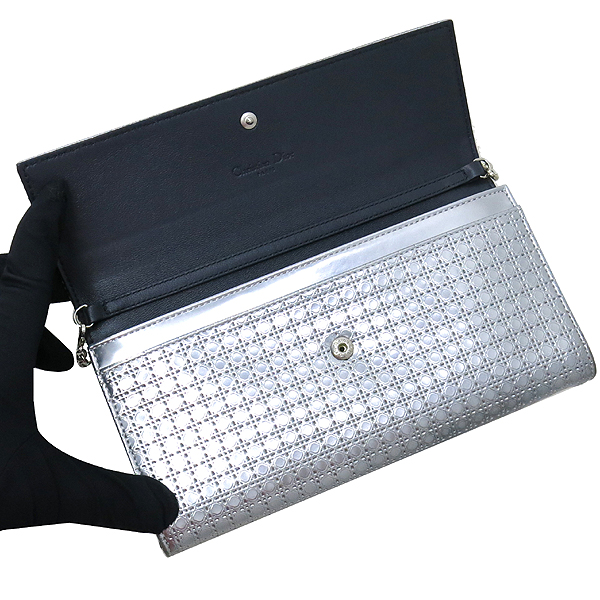 Dior(ũ����î���) S0020PSKC �ǹ� ��Ż�� ����ΰ� ���� ü�� �̴� ������ ũ�ν��� �̹���4 - ���̺��� �߰���ǰ