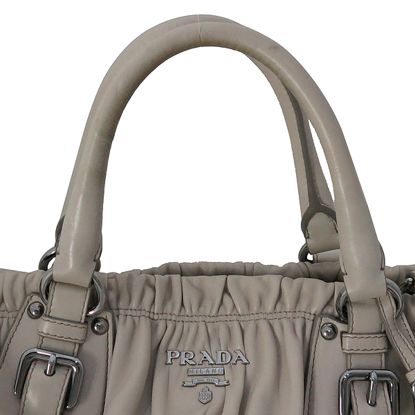 Prada(�����) BN1789 NAPPA GAUFRE POMICE ����Ų ����Ʈ������ ������ ����ΰ� ��Ʈ�� + �����Ʈ�� 2WAY [�λ꼾�Һ���] �̹���4 - ���̺��� �߰���ǰ