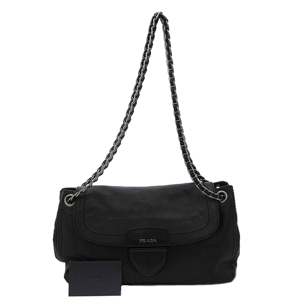 �����  �����