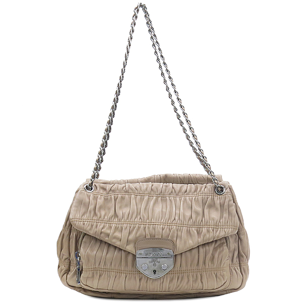 �����  �����