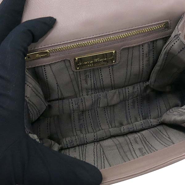 Ferragamo(��󰡸�) 21 E137 NAPPA(�簡��) ���� �̴ϻ����� ����ü�� ũ�ν��� �̹���6 - ���̺��� �߰���ǰ