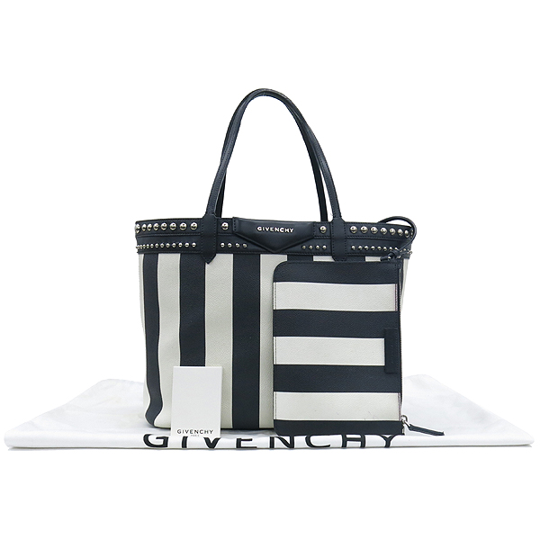 �����  �����