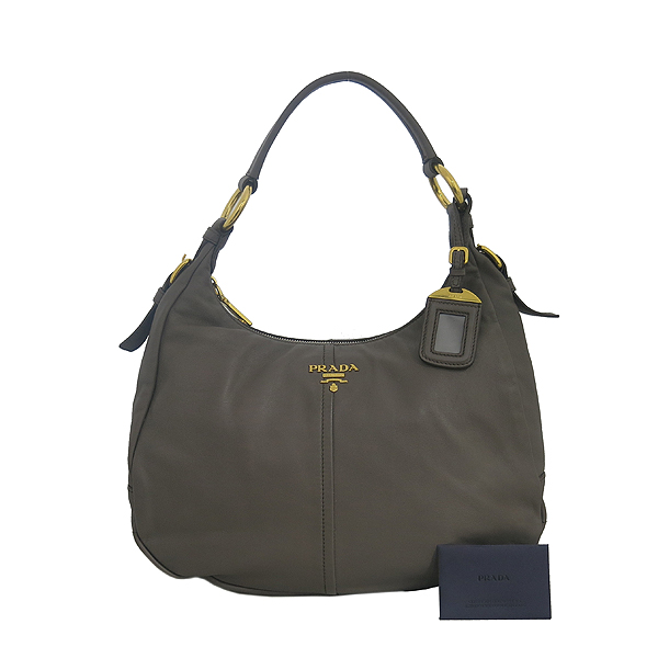 �����  �����