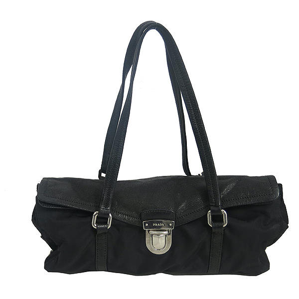 �����  �����