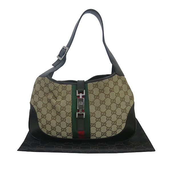 ����  �����