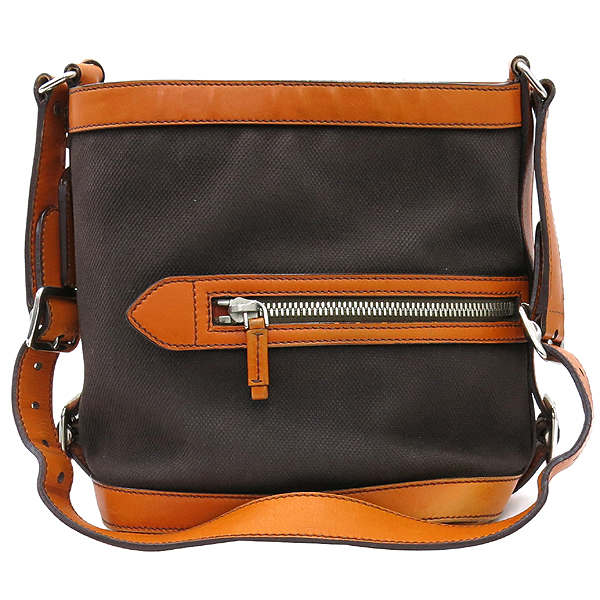 �����  �����