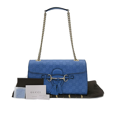 ����  �����