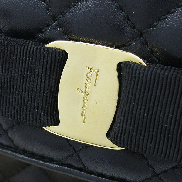 Ferragamo(��󰡸�) 21 E138 �������� ����ΰ� �ٶ� ������� �̴� ü�� ũ�ν��� �̹���4 - ���̺��� �߰���ǰ