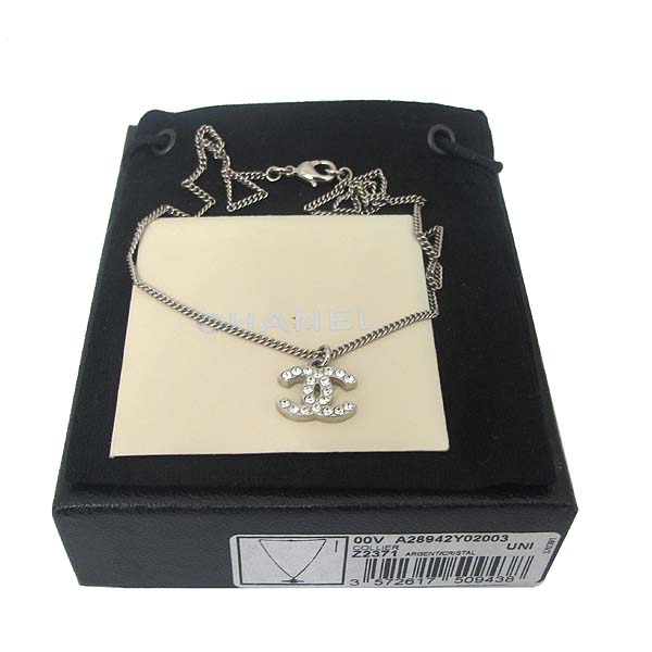 ����  �����