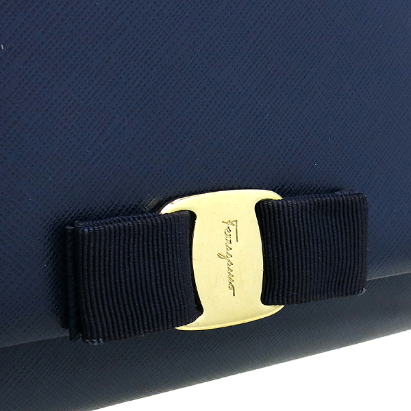 Ferragamo(��󰡸�) 22 B558 ���� �ٶ� ��� ���̺� �÷� ���ǾƳ� ü�� ���� ũ�ν��� �̹���4 - ���̺��� �߰���ǰ