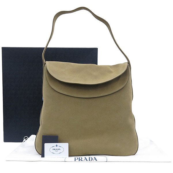 �����  �����