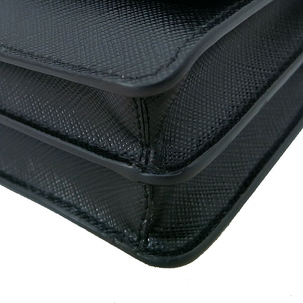 Prada(�����) 1BH009 ���� SAFFIANO(���ǾƳ�) �̴� ũ�ν��� [�λ꼾�Һ���] �̹���5 - ���̺��� �߰���ǰ