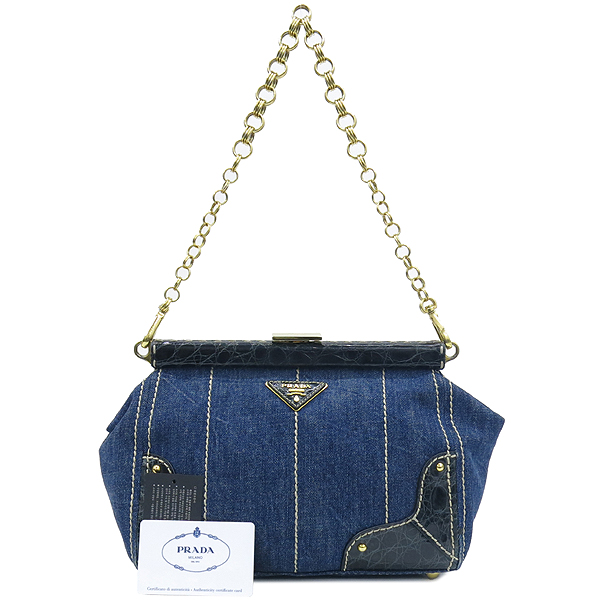 �����  �����