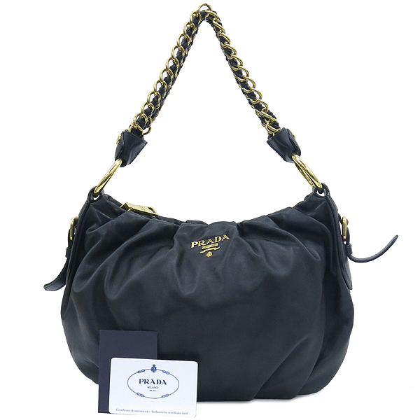 �����  �����