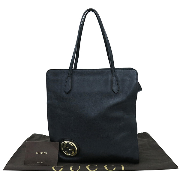 ����  �����