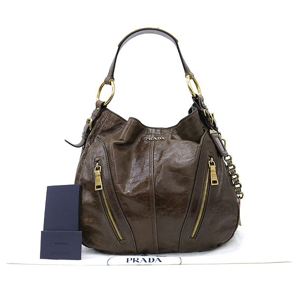 �����  �����