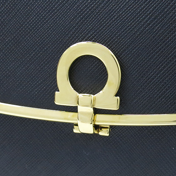 Ferragamo(��󰡸�) 22 C278 ���� ���ǾƳ� ���� ��ġ�� �� ��� ü�� Ŭ��ġ ����� �̹���3 - ���̺��� �߰���ǰ