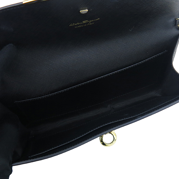 Ferragamo(��󰡸�) 22 C278 ���� ���ǾƳ� ���� ��ġ�� �� ��� ü�� Ŭ��ġ ����� �̹���4 - ���̺��� �߰���ǰ