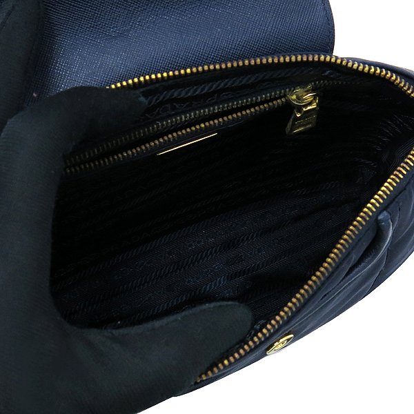 Prada(�����) TESSUTO SAFFIANO ���̺� �к긯 ���ǾƳ� ȥ�� �÷� ���� �ﰢ�ΰ� ũ�ν��� �̹���7 - ���̺��� �߰���ǰ