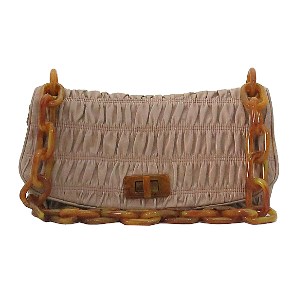 �����  �����