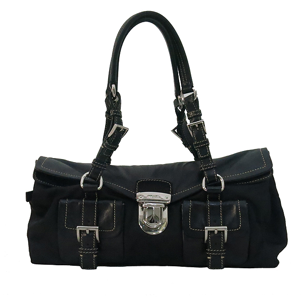 �����  �����