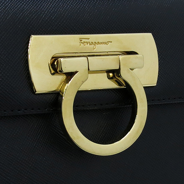  Ferragamo(��󰡸�) 21 2193 ���� ��ġ�� �ΰ����  ���ǾƳ� ���� ��Ʈ�� + ��� ��Ʈ�� �̹���4 - ���̺��� �߰���ǰ