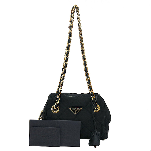 �����  �����